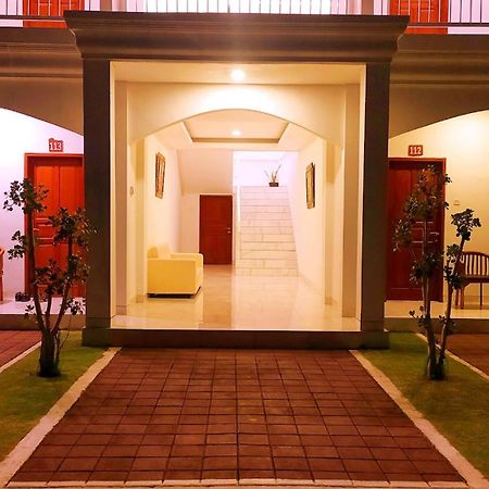 Puri Lovina Hotell Exteriör bild