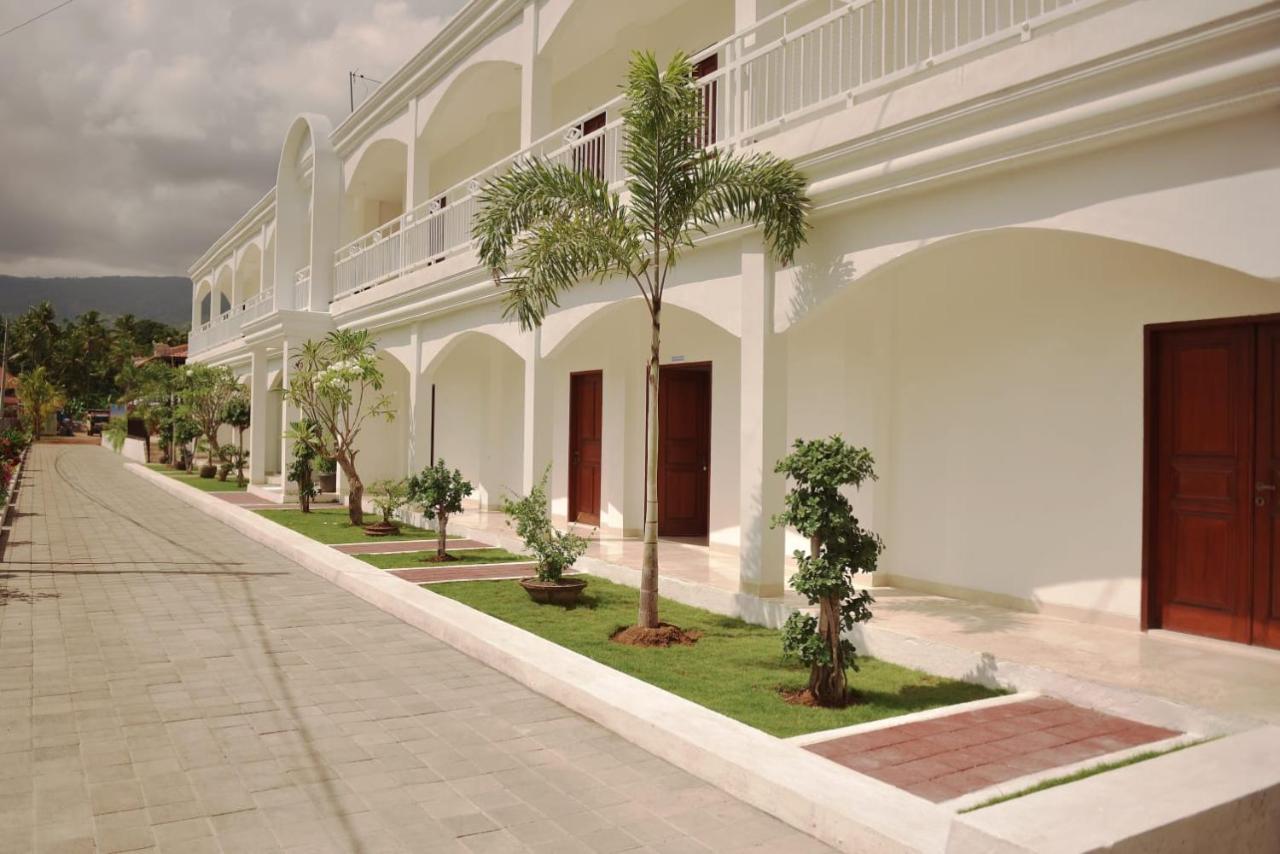 Puri Lovina Hotell Exteriör bild