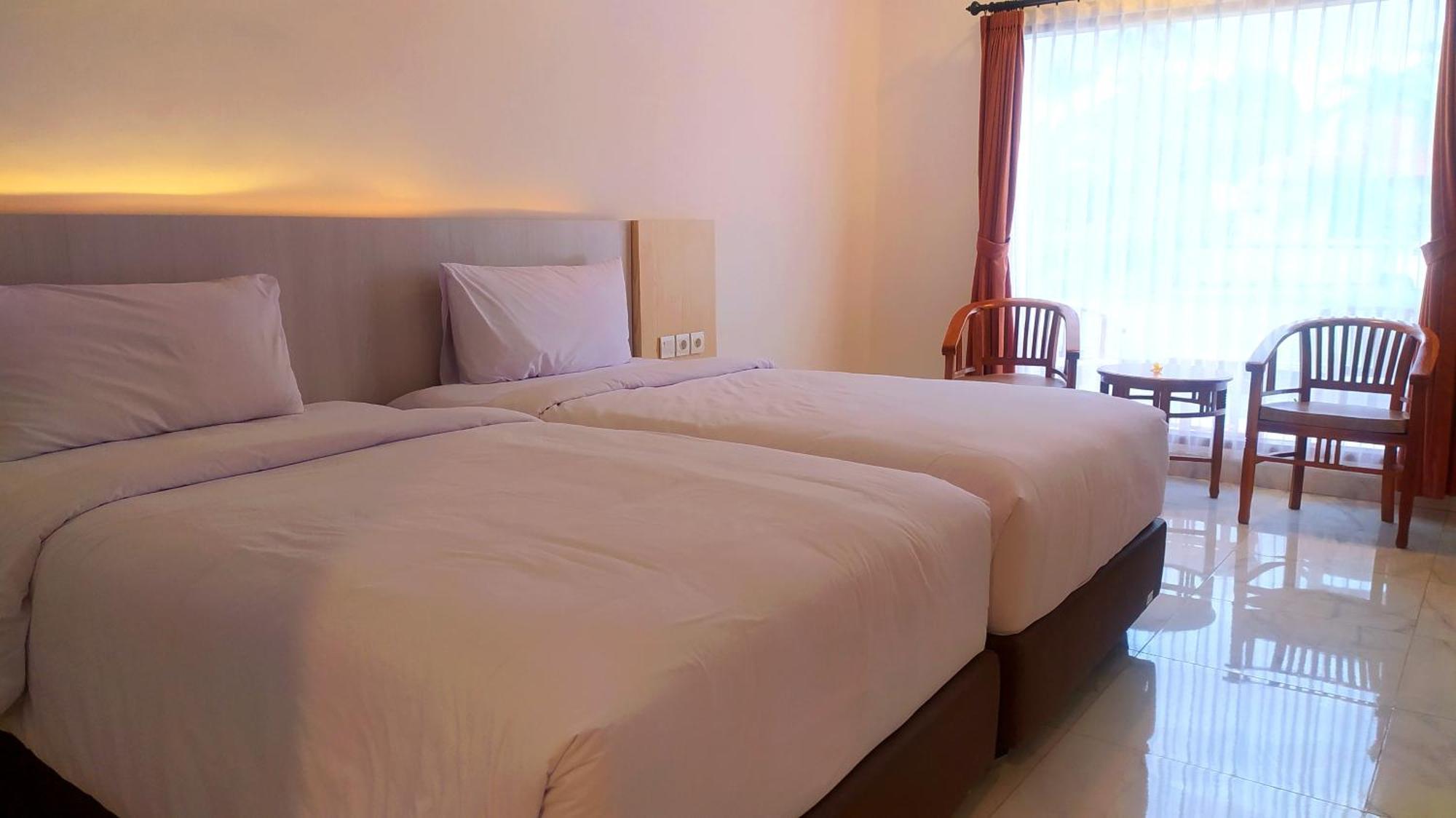 Puri Lovina Hotell Exteriör bild