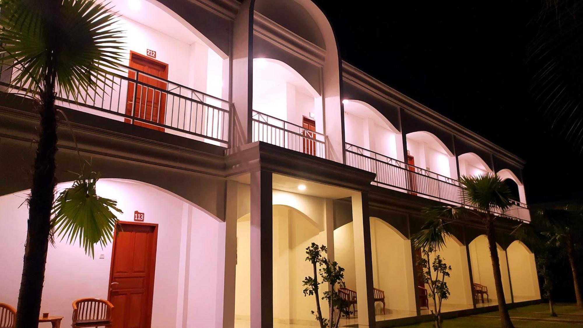 Puri Lovina Hotell Exteriör bild